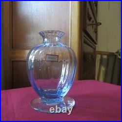 1 vase en cristal de baccarat modèle a cote vénitienne de couleur bleu signé