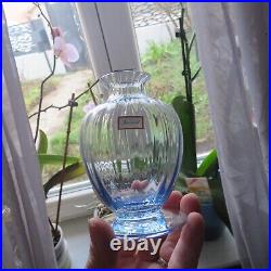 1 vase en cristal de baccarat modèle a cote vénitienne de couleur bleu signé