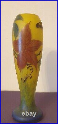 A. DUCOBU, très joli vase à décor peint de feuilles