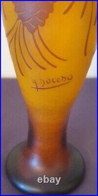 A. DUCOBU, très joli vase à décor peint de pommes de pins