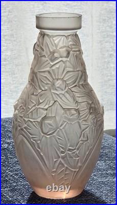 ANDRE DELATTE NANCY Etonnant Vase Art Déco Verre Moulé Pressé satiné, c. 1920