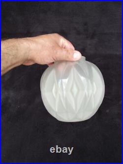 ANDRE HUNEBELLE Vase boule en verre pressé moulé signé A. HUNEBELLE ART DECO ANDRE HUNEBELLE Vase boule en verre pressé moulé signé A. HUNEBELLE ART DECO