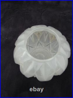 ANDRE HUNEBELLE Vase boule en verre pressé moulé signé A. HUNEBELLE ART DECO ANDRE HUNEBELLE Vase boule en verre pressé moulé signé A. HUNEBELLE ART DECO