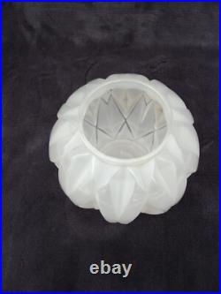 ANDRE HUNEBELLE Vase boule en verre pressé moulé signé A. HUNEBELLE ART DECO ANDRE HUNEBELLE Vase boule en verre pressé moulé signé A. HUNEBELLE ART DECO