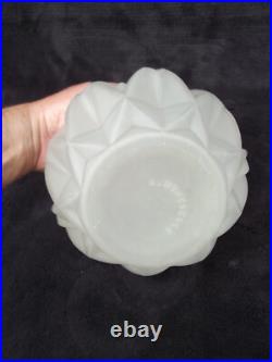 ANDRE HUNEBELLE Vase boule en verre pressé moulé signé A. HUNEBELLE ART DECO ANDRE HUNEBELLE Vase boule en verre pressé moulé signé A. HUNEBELLE ART DECO