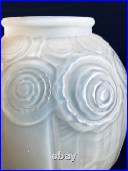 ART DECO VASE MODÈLE ROSES SIGNÉ André Hunebelle France Opalescent