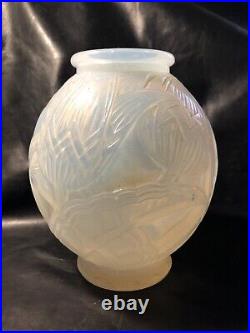 ART DECO VASE PIERRE D'AVESN CIRCA 1930 Modèle Nénuphar Opalescent