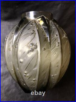 ART DECO VASE VERLYS FRANCE CIRCA 1930 Modèle LAURIERS FUMÉ