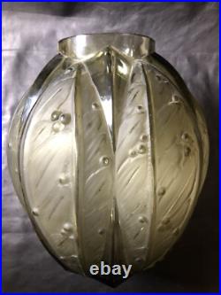ART DECO VASE VERLYS FRANCE CIRCA 1930 Modèle LAURIERS FUMÉ