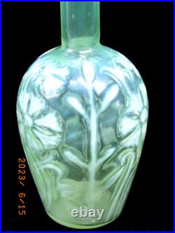 Ancien Vase Bouteille Ouraline Verre Jaune Fluo Inclusion De Blanc Decor Fleurs