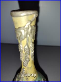 Ancien Vase Soliflore Pate de Verre Décor Relief en Etain Signé 1900