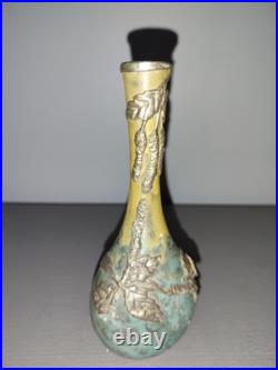 Ancien Vase Soliflore Pate de Verre Décor Relief en Etain Signé 1900