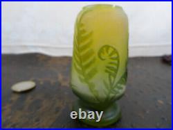 Ancien petit vase GALLE authentique pate de verre