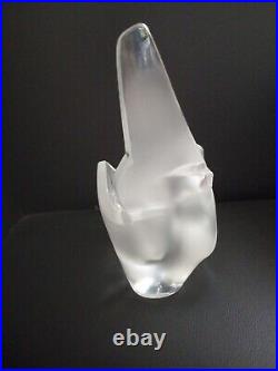 Ancien vase aux colombes cristal signé Lalique France modèle Sylvie pique fleur