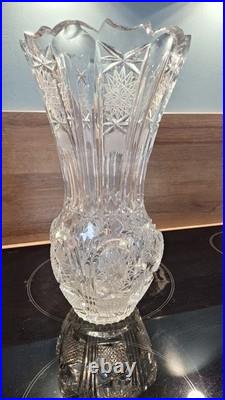 Ancien vase en cristal taillé rare 60 beaux détails blancs style baccarat