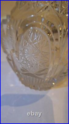 Ancien vase en cristal taillé rare 60 beaux détails blancs style baccarat