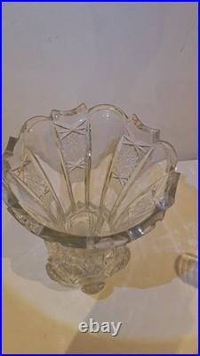 Ancien vase en cristal taillé rare 60 beaux détails blancs style baccarat