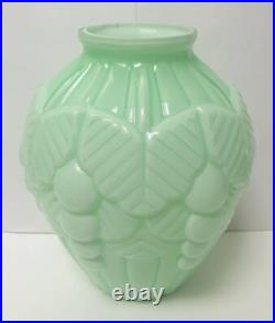 Ancien vase opaline verte boule art deco 1930 vigne raisin no pierre d avesn