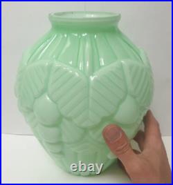 Ancien vase opaline verte boule art deco 1930 vigne raisin no pierre d avesn Ancien vase opaline verte boule art deco 1930 vigne raisin no pierre d avesn