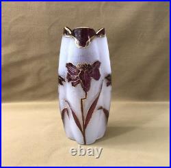 Ancien vase quadrilobé en verre émaillé et doré sur fond givré style Art Nouveau