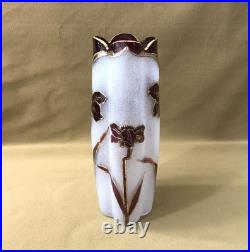 Ancien vase quadrilobé en verre émaillé et doré sur fond givré style Art Nouveau