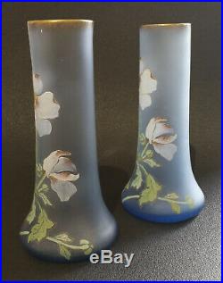 Art Nouveau, vers 1900, Paire de vase en verre émaillé, décors aux anémones