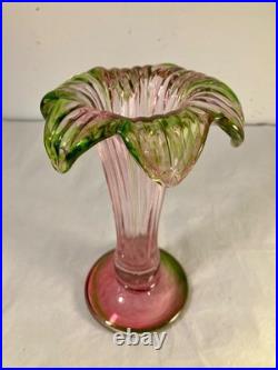 Attribué à Legras. Beau vase évasé en verre soufflé et teinté violet vert. 1900