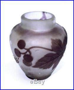 Authentique Et Parfait Petit Vase De Galle Decor De Grappe De Raisin