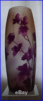 Authentique vase LEGRAS en verre multicouche décor floral signé