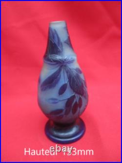 Authentique vase signé Gallé Décor floral dégagé à l'acide