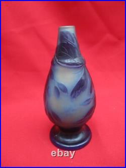 Authentique vase signé Gallé Décor floral dégagé à l'acide