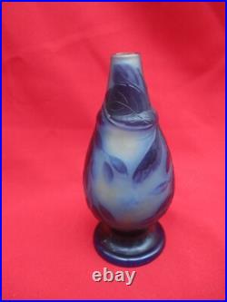 Authentique vase signé Gallé Décor floral dégagé à l'acide Authentique vase signé Gallé Décor floral dégagé à l'acide