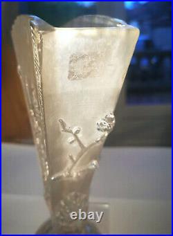 BACCARAT. Vase éventail d'inspiration Japonisante, en cristal satiné 1880