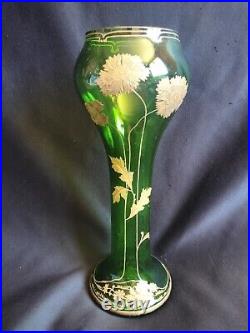 Baccarat / Vase en verre teinté vert et doré or aux fleurs / Art Nouveau