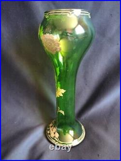 Baccarat / Vase en verre teinté vert et doré or aux fleurs / Art Nouveau