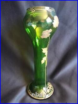 Baccarat / Vase en verre teinté vert et doré or aux fleurs / Art Nouveau