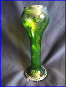 Baccarat / Vase en verre teinté vert et doré or aux fleurs / Art Nouveau