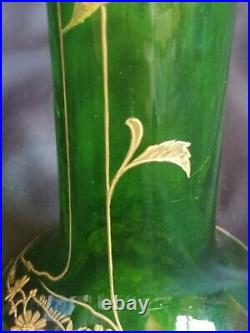 Baccarat / Vase en verre teinté vert et doré or aux fleurs / Art Nouveau