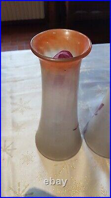 Belle paire de vases en verre poli dans le goût de LEGRAS à décors d'iris violet