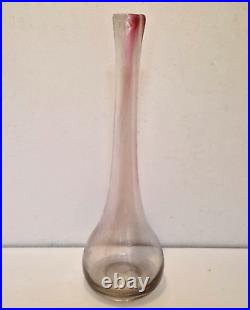 Biot J. C Novaro grand vase soliflore légèrement teinté de rose H. 39 cm