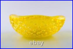 Bol en verre d'art de Murano jaune. Italy, 1960s/70s