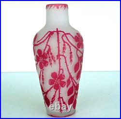 CRISTALLERIE DE PANTIN Vase en Verre Multicouche Gravé Acide Signé ca 1900