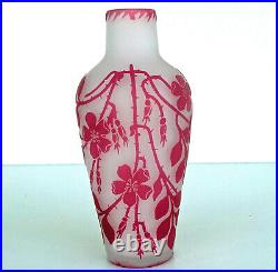 CRISTALLERIE DE PANTIN Vase en Verre Multicouche Gravé Acide Signé ca 1900