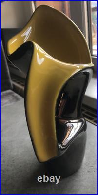 Ceramidi grand vase corolle. Années 50. Noir et jaune brillant