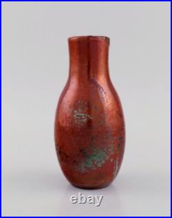 Céramiste de studio européen. Vase unique en grès émaillé. Mid-20th C Céramiste de studio européen. Vase unique en grès émaillé. Mid-20th C