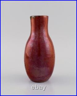 Céramiste de studio européen. Vase unique en grès émaillé. Mid-20th C Céramiste de studio européen. Vase unique en grès émaillé. Mid-20th C