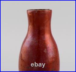 Céramiste de studio européen. Vase unique en grès émaillé. Mid-20th C Céramiste de studio européen. Vase unique en grès émaillé. Mid-20th C