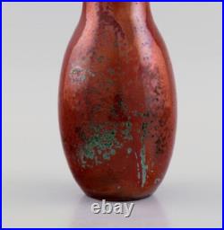 Céramiste de studio européen. Vase unique en grès émaillé. Mid-20th C Céramiste de studio européen. Vase unique en grès émaillé. Mid-20th C