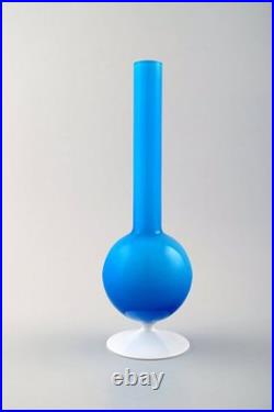 Collection de verre d'art suédois, 5 vases turquoise au design moderne Collection de verre d'art suédois, 5 vases turquoise au design moderne