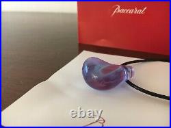 Collier pendentif galet couleur violet clair en cristal de Baccarat